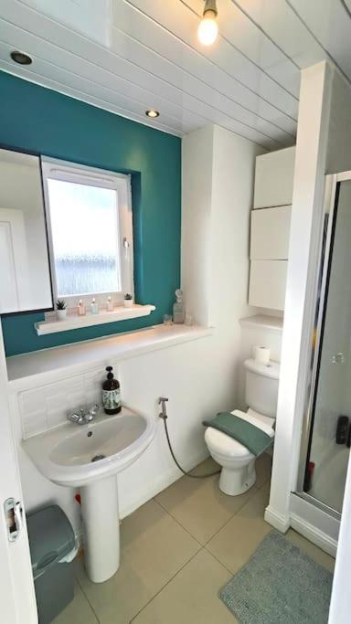 La Casita, Your Home Away From Home - Free Parking Glasgow Extérieur photo